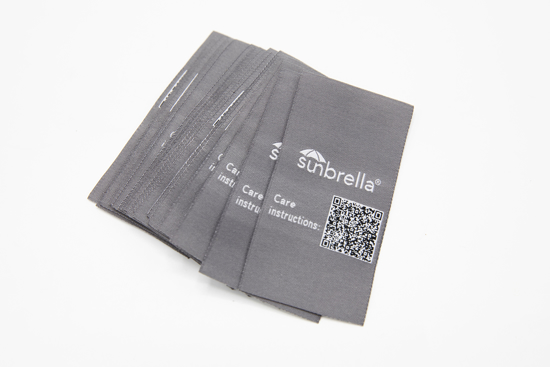 Bilde av Sunbrella etikett stor 40 x 70 mm grå